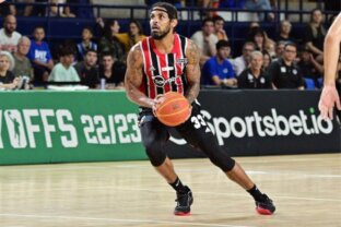 Na série melhor de cinco, os times disputam o mata-mata para definir quem avança entre os quatro melhores do NBB 15. O Tricolor está na vantagem após vencer duas partidas das três que aconteceram até o momento e só precisa de mais uma vitória para conquistar a classificação. O time que passar para a semifinal enfrenta Flamengo ou Bauru.
