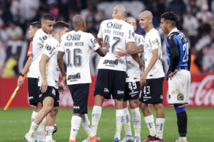 Corinthians x Liverpool-URU