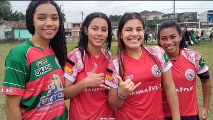 Mulheres participando do projeto esportivo
